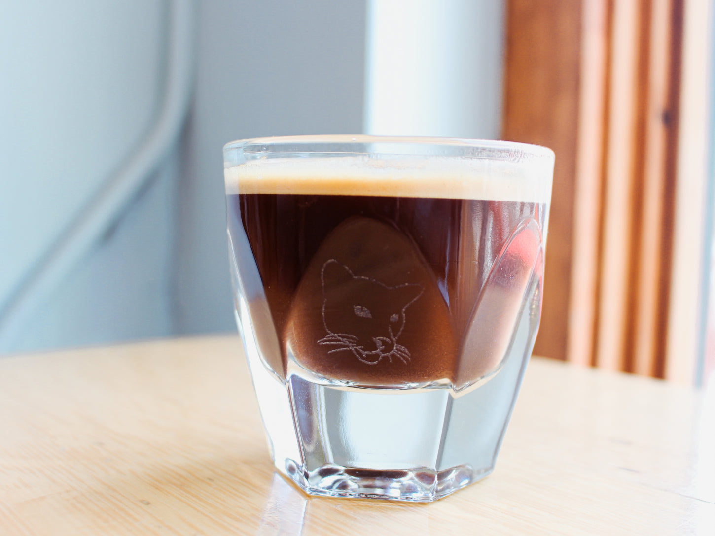 Black Cat Vero Cortado Glass